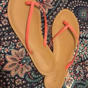 Old navy flip flops never worn